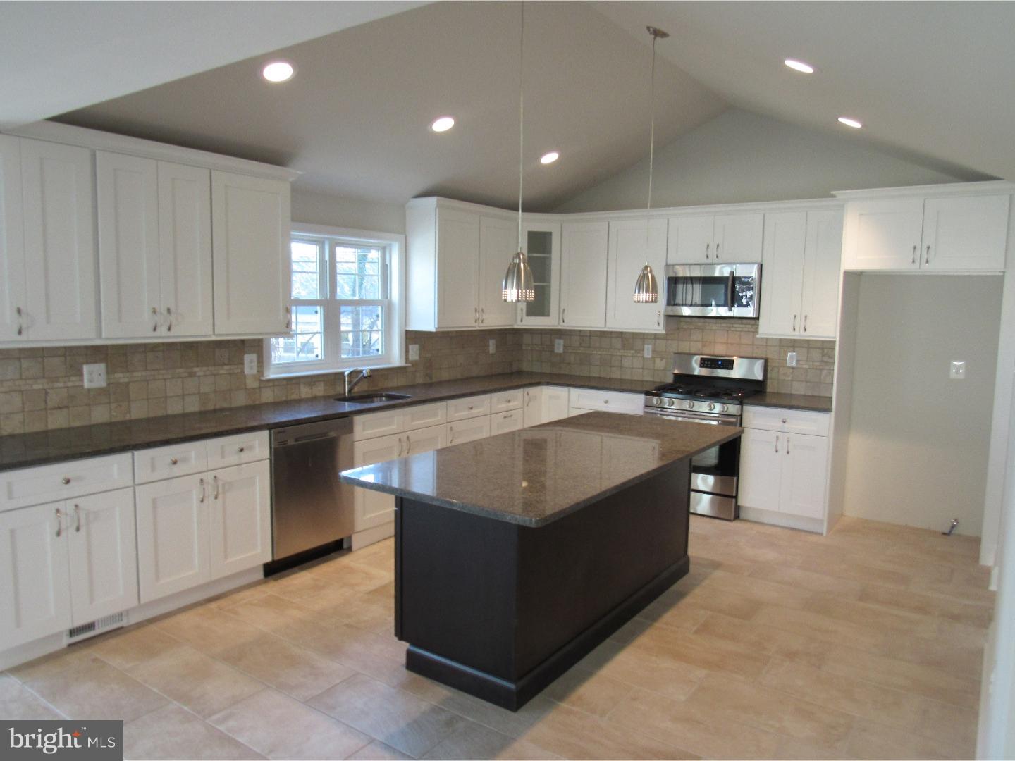 327 Lewis Road Broomall, PA 19008 - Photo 10 of 25