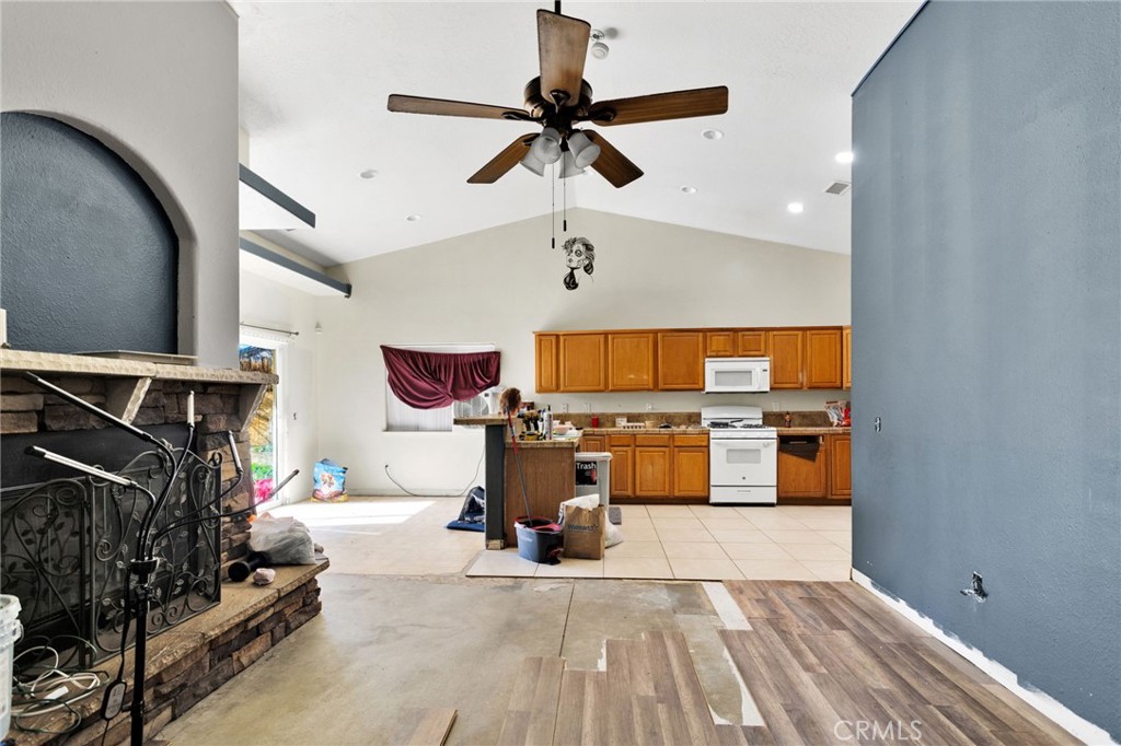 16255 Seneca Road Victorville, CA 92395 - Photo 3 of 38