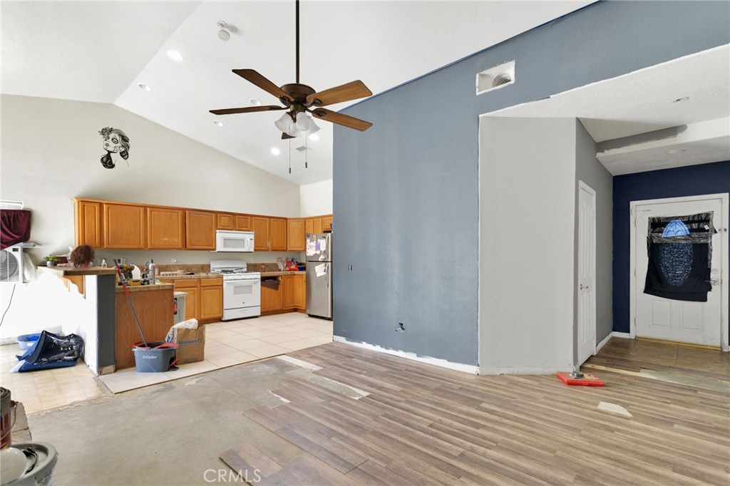 16255 Seneca Road Victorville, CA 92395 - Photo 4 of 38