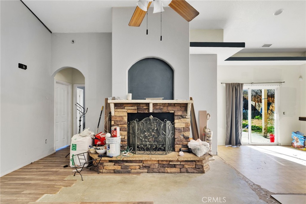 16255 Seneca Road Victorville, CA 92395 - Photo 5 of 38