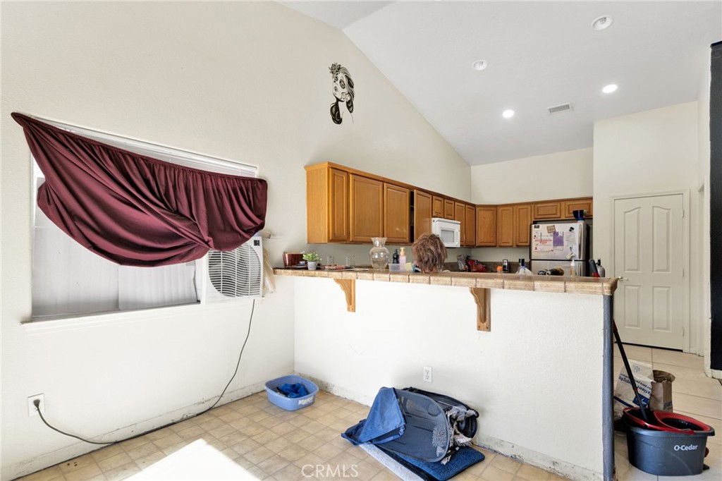 16255 Seneca Road Victorville, CA 92395 - Photo 7 of 38