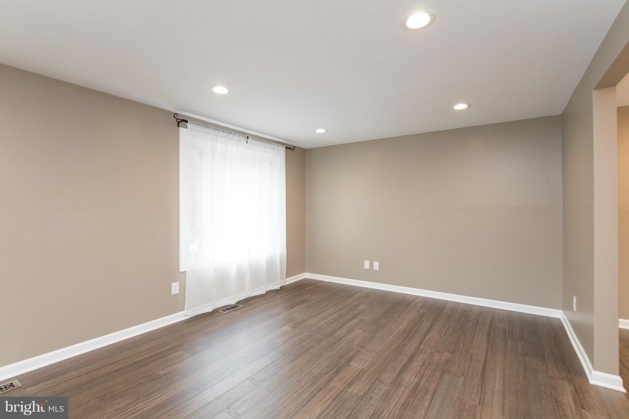 3 Sagebrush Court Baltimore, MD 21236 - Photo 23 of 30 Living Room