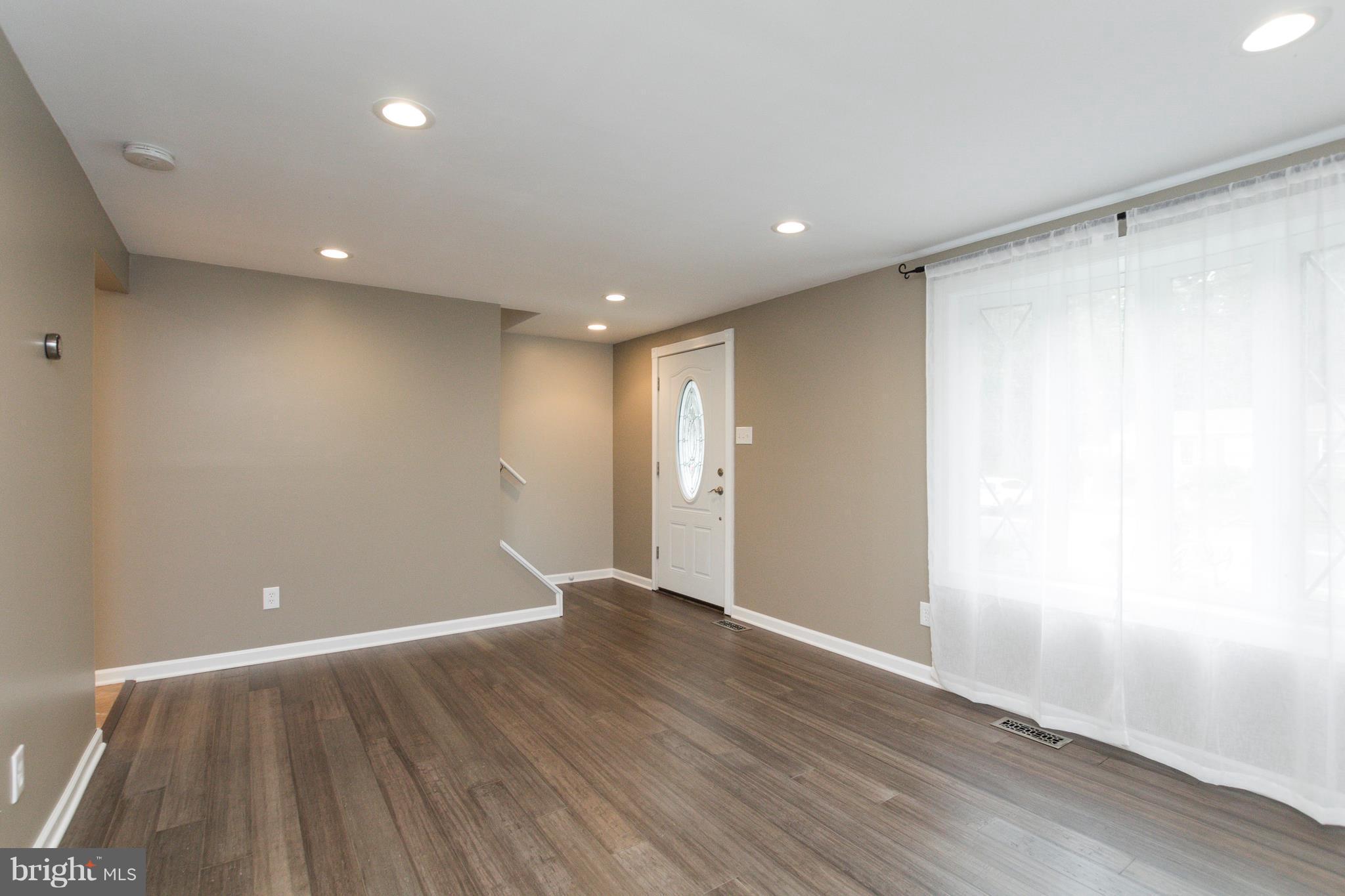 3 Sagebrush Court Baltimore, MD 21236 - Photo 24 of 30 Living Room