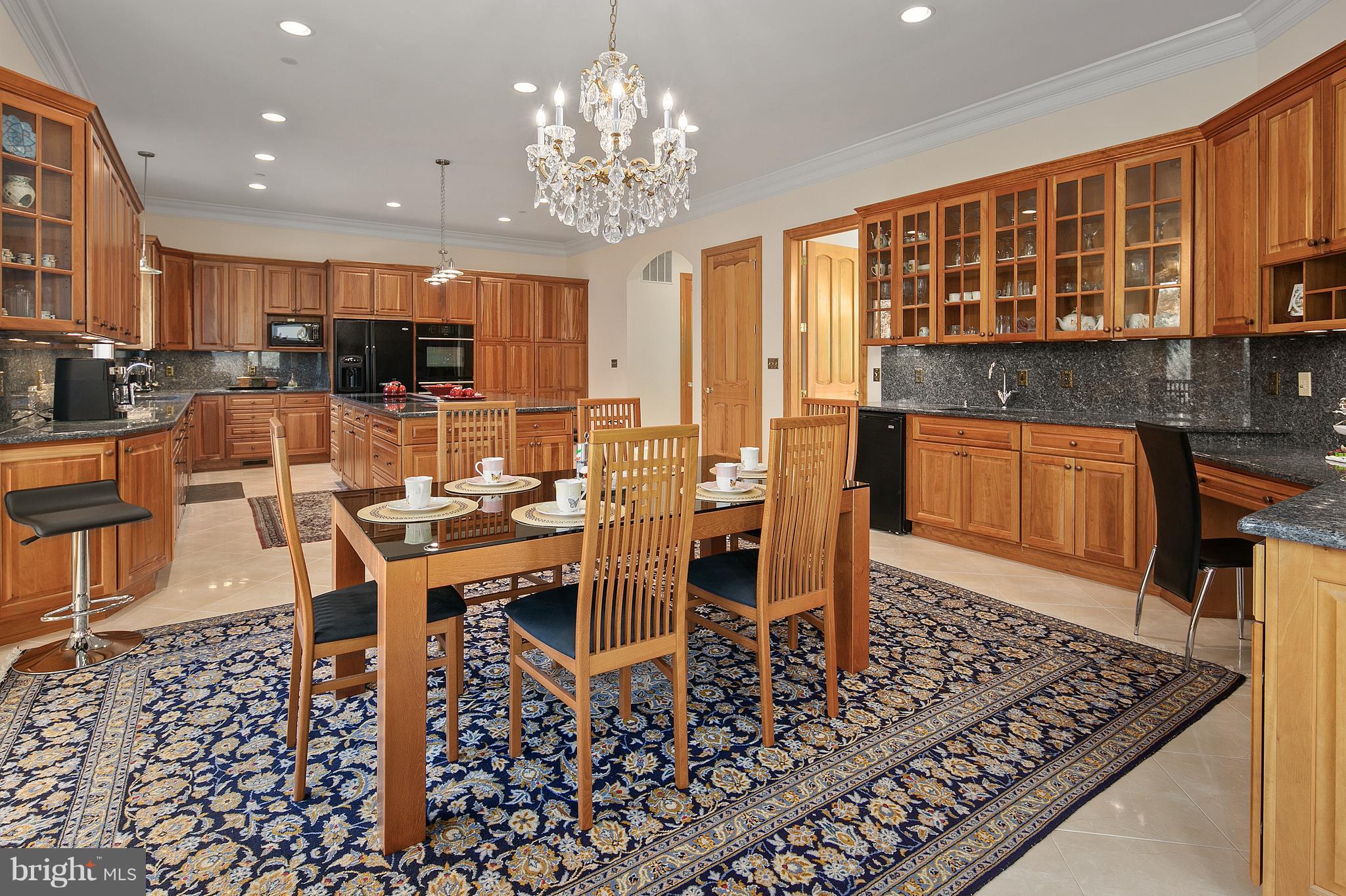 11206 Albermyrtle Road Potomac, MD 20854 - Photo 4 of 30 Kitchen/Breakfast Room