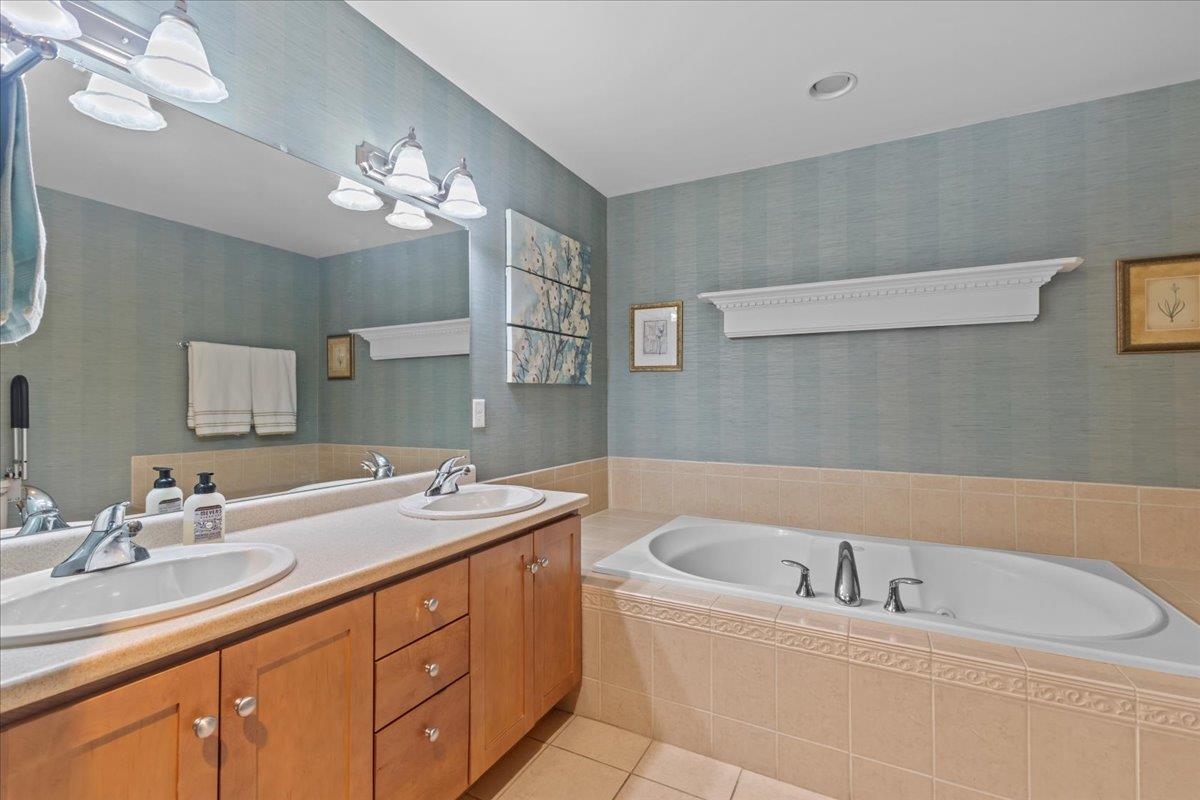 42 Hailey's Way Colchester, VT 05446 - Photo 16 of 32