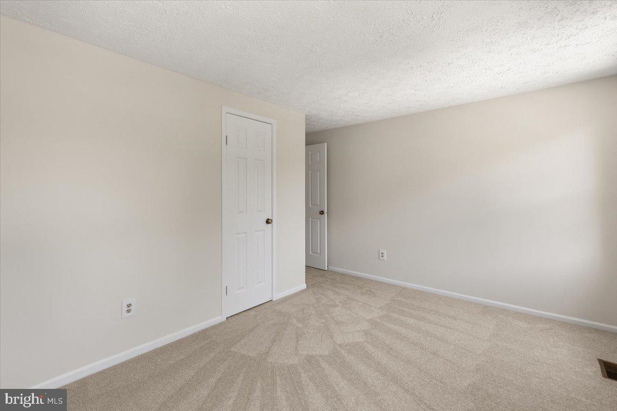 7805 Roundabout Way Springfield, VA 22153 - Photo 37 of 45