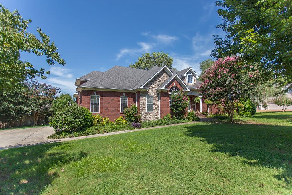 1009 Lake Rise Overlook Gallatin, TN 37066 - Photo 1 of 20 a front view of a house with a yard