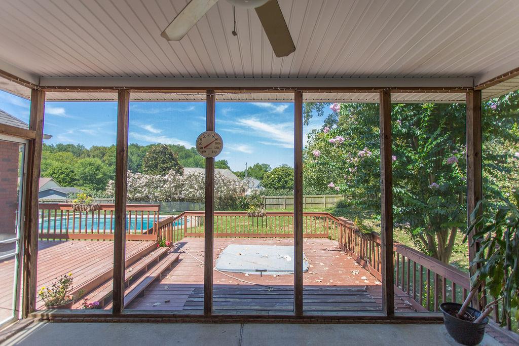 1009 Lake Rise Overlook Gallatin, TN 37066 - Photo 20 of 20 a view of a porch