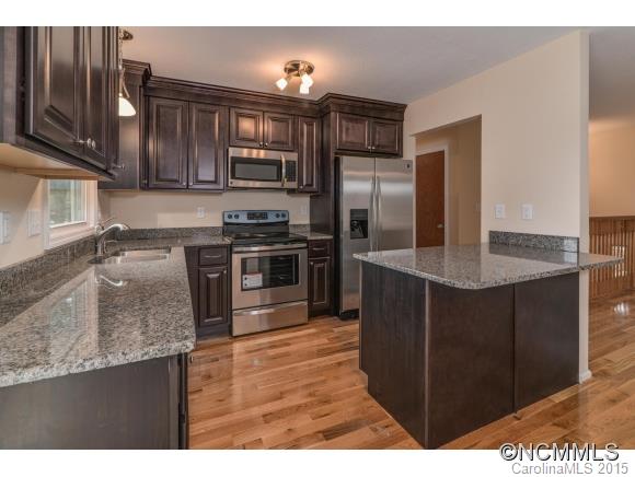 7 Fair Oaks Road Arden, NC 28704 - Photo 8 of 24 Gallery Image 8