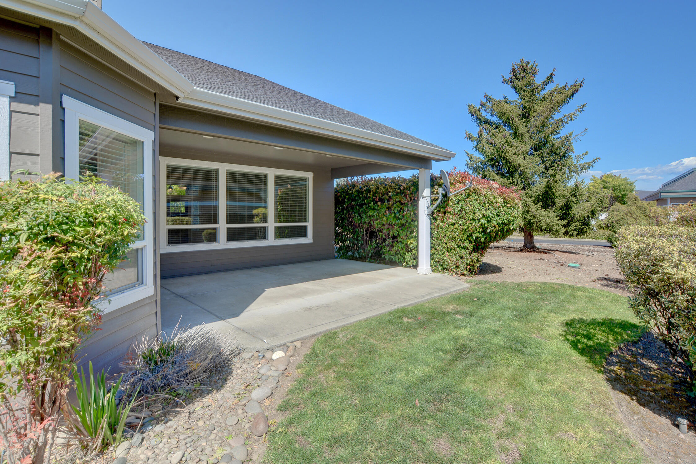 108 Sandridge Way Eagle Point, OR 97524 - Photo 9 of 55 DSC_6170_1_2Interior Custom Settings