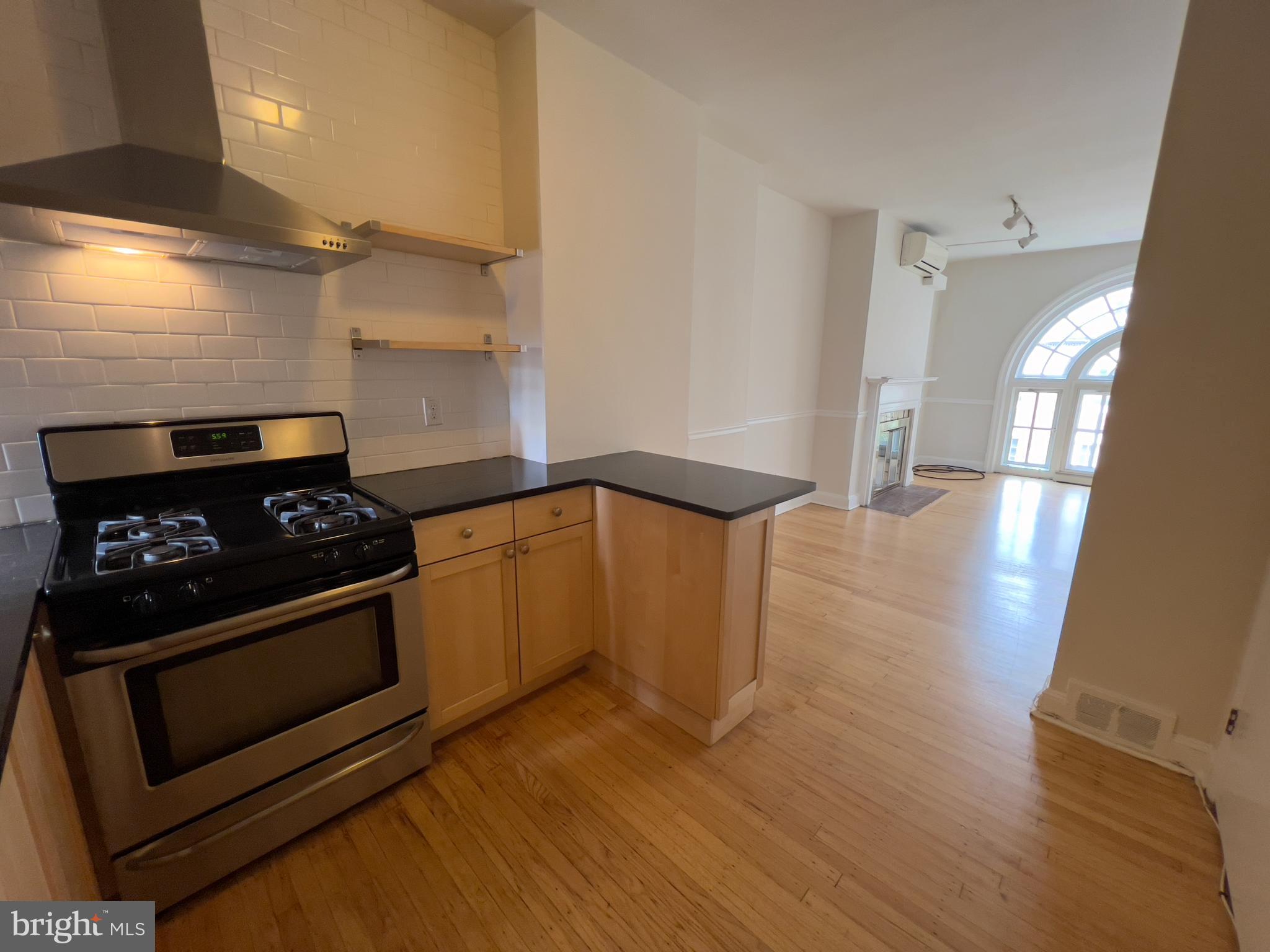 2038 Locust Street, Unit 3 Philadelphia, PA 19103 - Photo 16 of 35