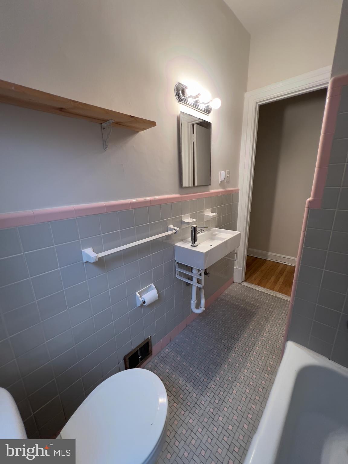 2038 Locust Street, Unit 3 Philadelphia, PA 19103 - Photo 21 of 35