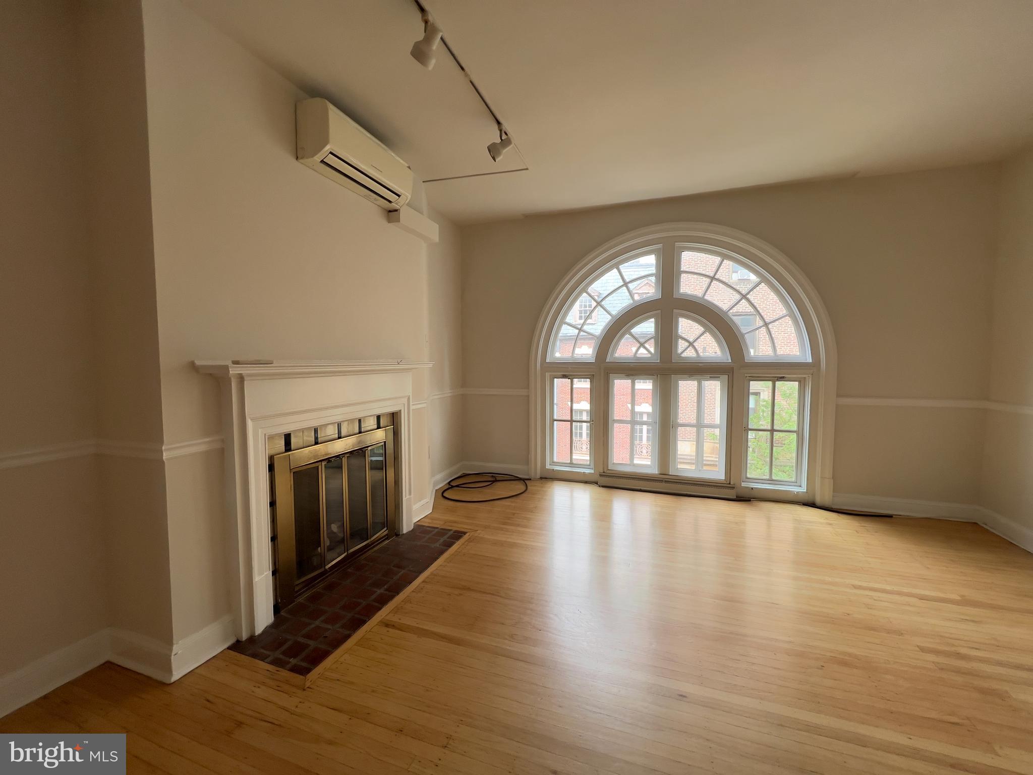 2038 Locust Street, Unit 3 Philadelphia, PA 19103 - Photo 8 of 35