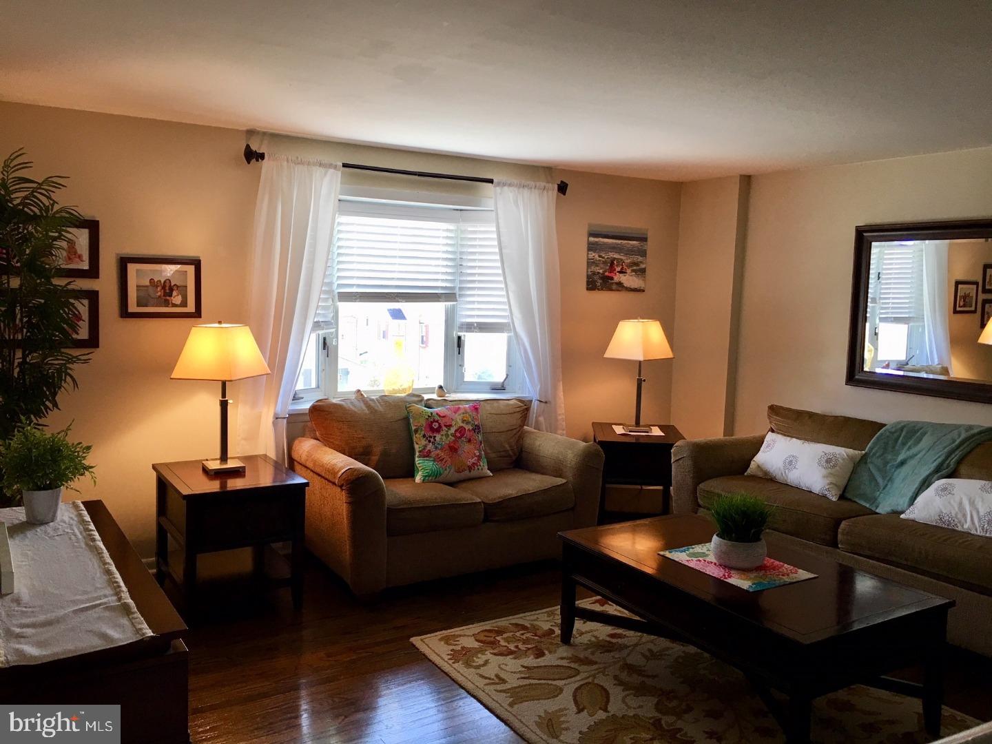 117 Ridgefield Road Philadelphia, PA 19154 - Photo 2 of 20 Living Room