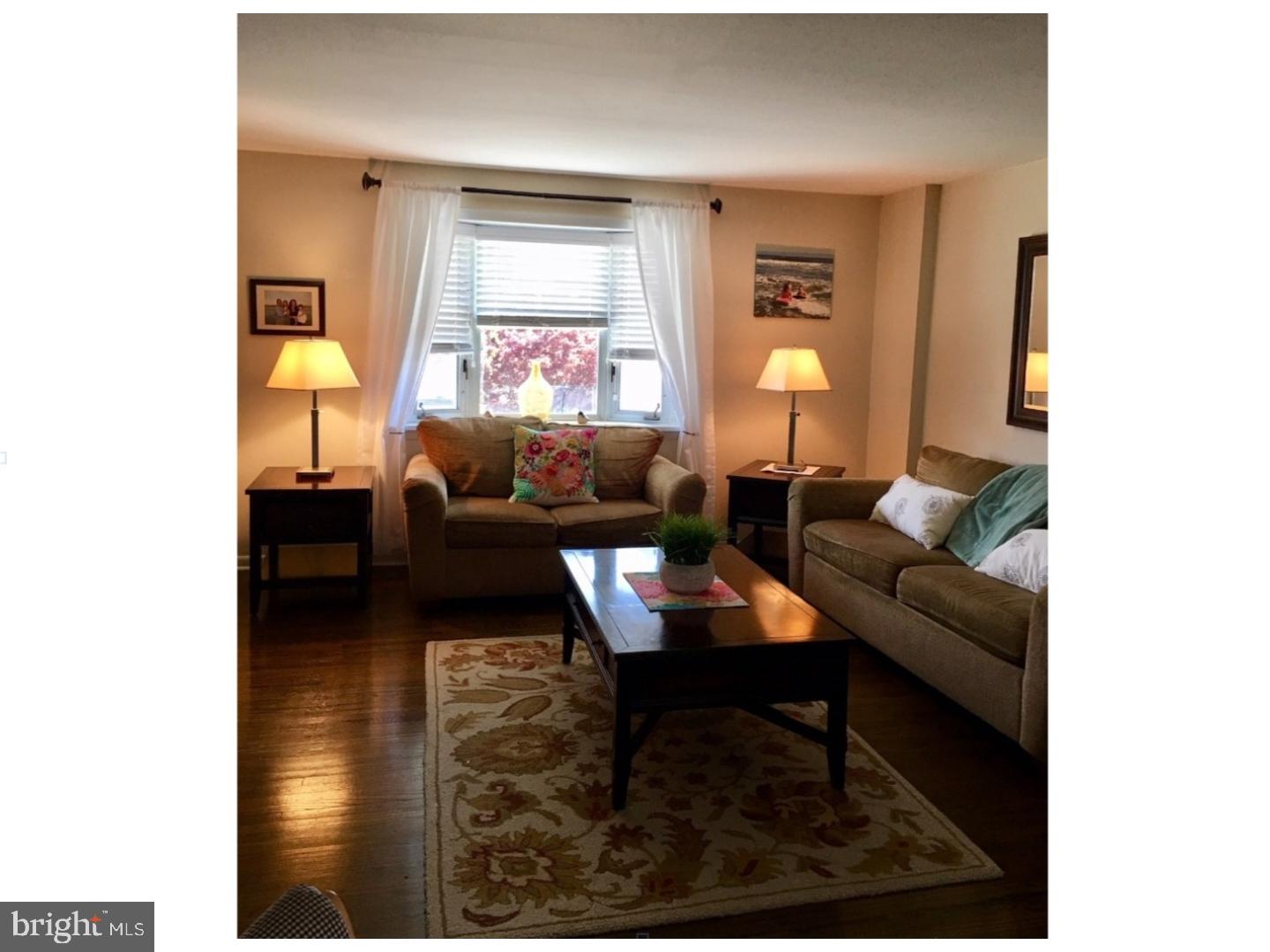 117 Ridgefield Road Philadelphia, PA 19154 - Photo 3 of 20 Living Room