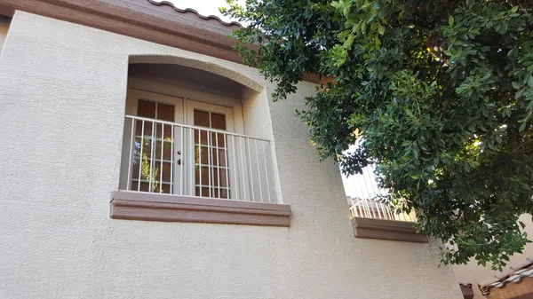 a view of a fountain with a backyard