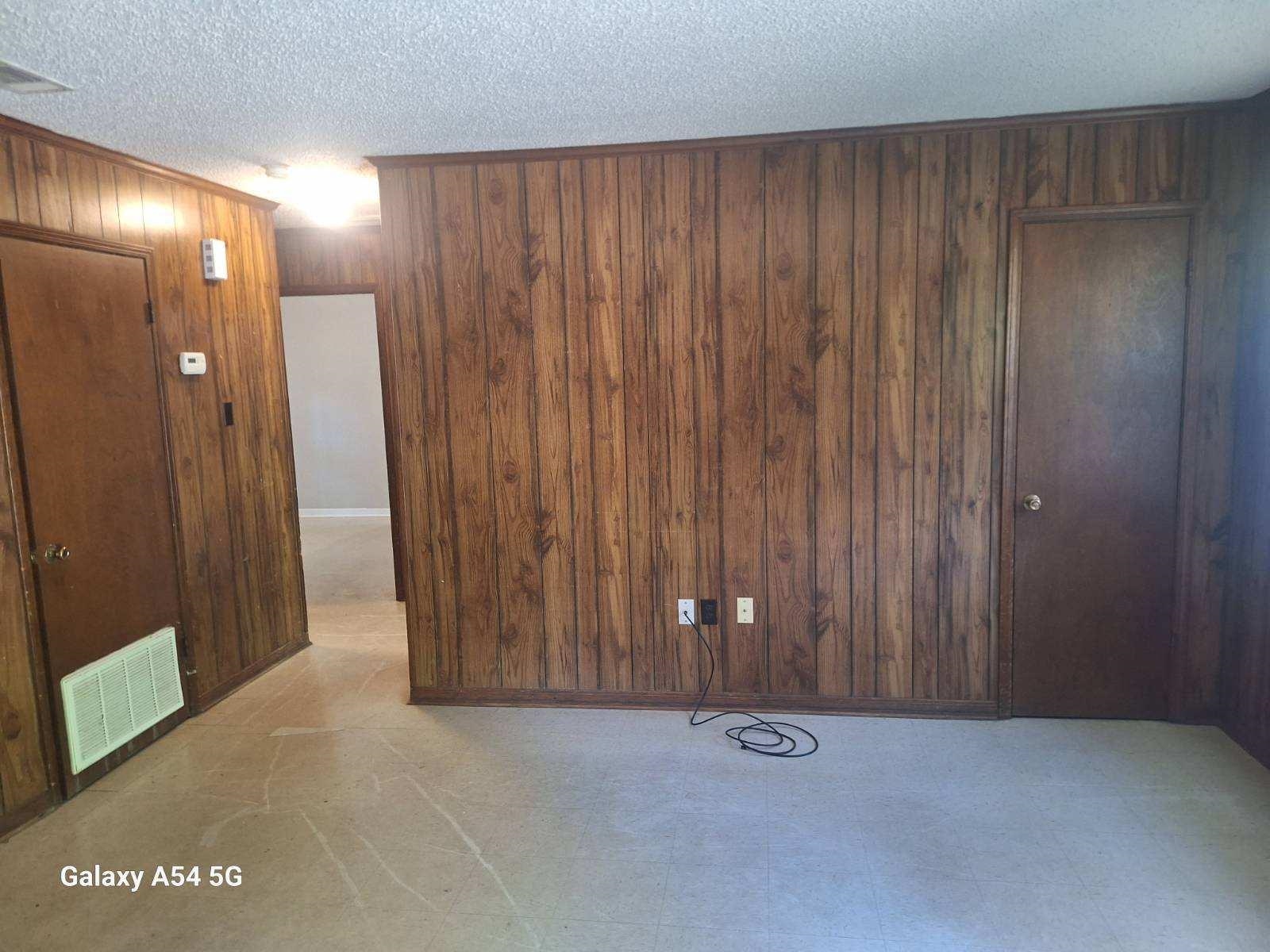 2207 Wolf Ridge Road, Unit B Mobile, AL 36618 - Photo 3 of 5 Living Room