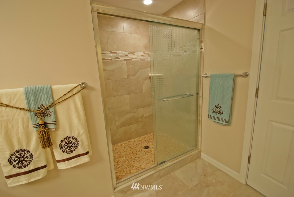 305 216th Street Southeast Bothell, WA 98021 - Photo 12 of 25