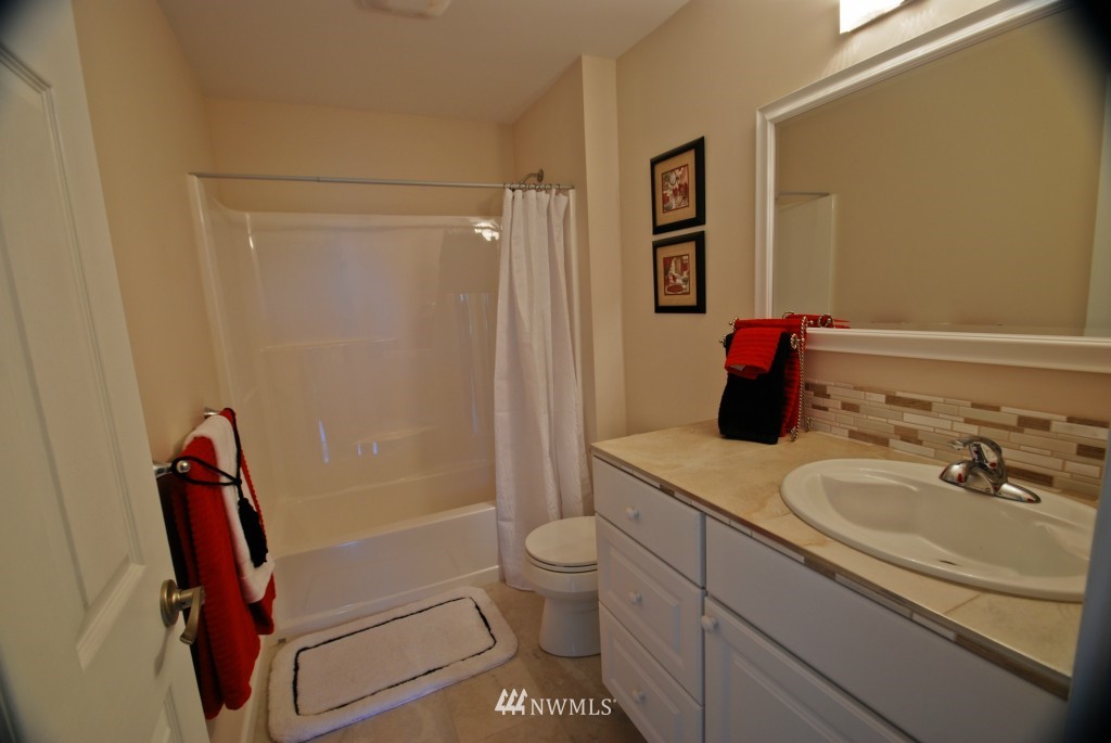 305 216th Street Southeast Bothell, WA 98021 - Photo 16 of 25