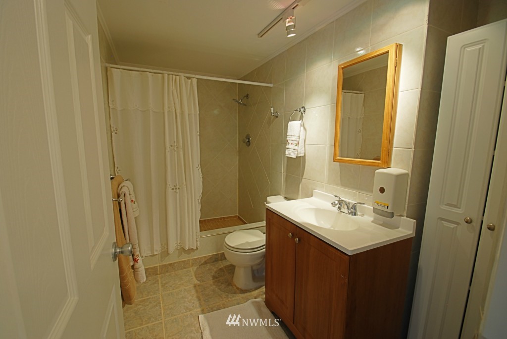 305 216th Street Southeast Bothell, WA 98021 - Photo 21 of 25
