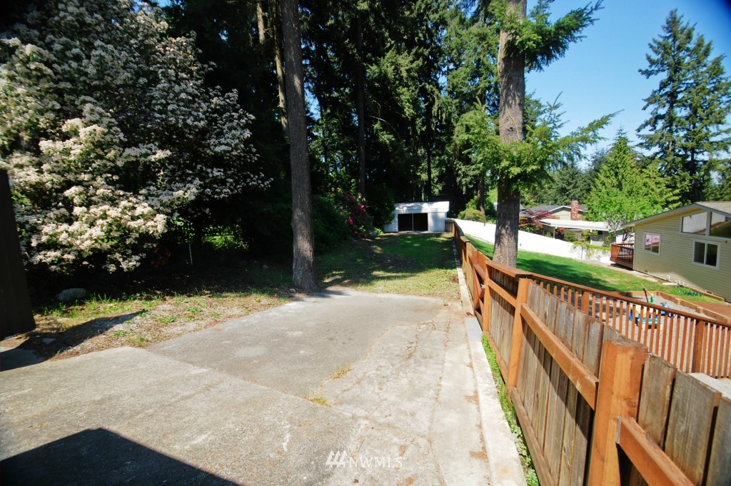 305 216th Street Southeast Bothell, WA 98021 - Photo 4 of 25