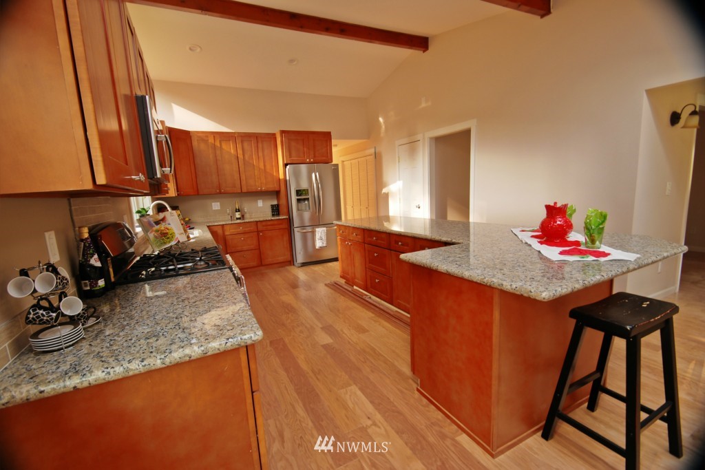 305 216th Street Southeast Bothell, WA 98021 - Photo 6 of 25