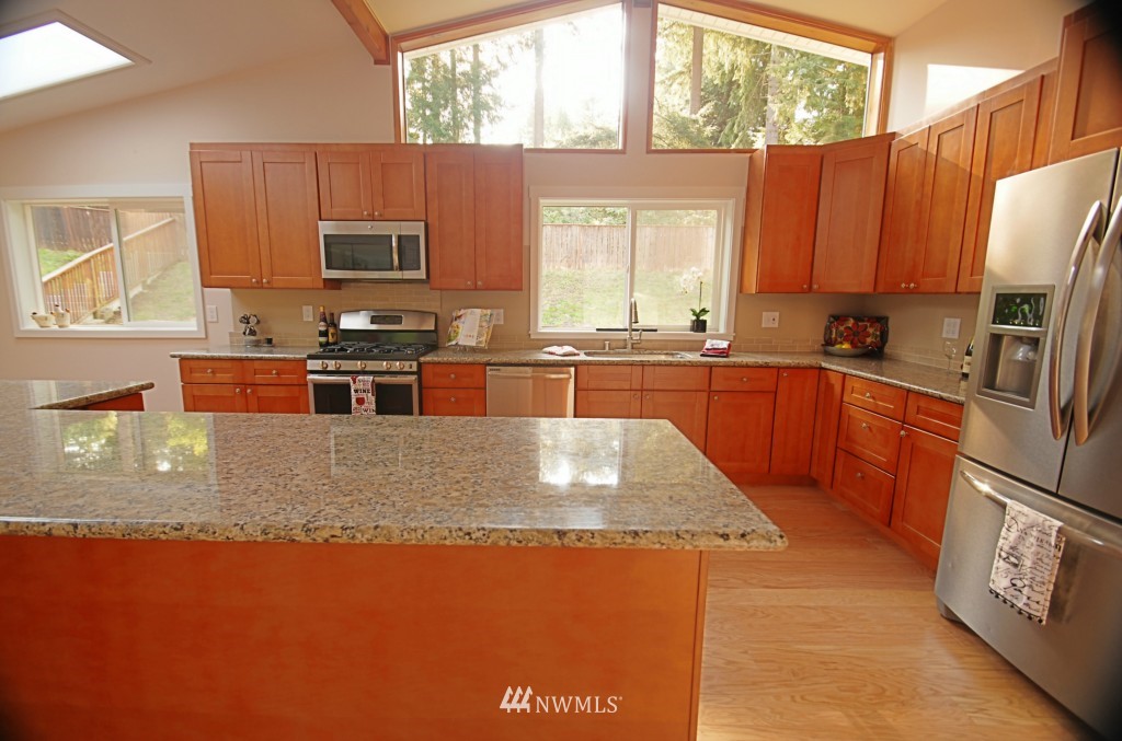 305 216th Street Southeast Bothell, WA 98021 - Photo 7 of 25