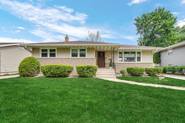 $355,000 | 519 Hickory Lane, Munster, IN 46321