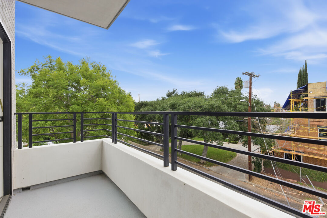 13822 Oxnard Street Van Nuys, CA 91401 - Photo 12 of 23 a view of a terrace