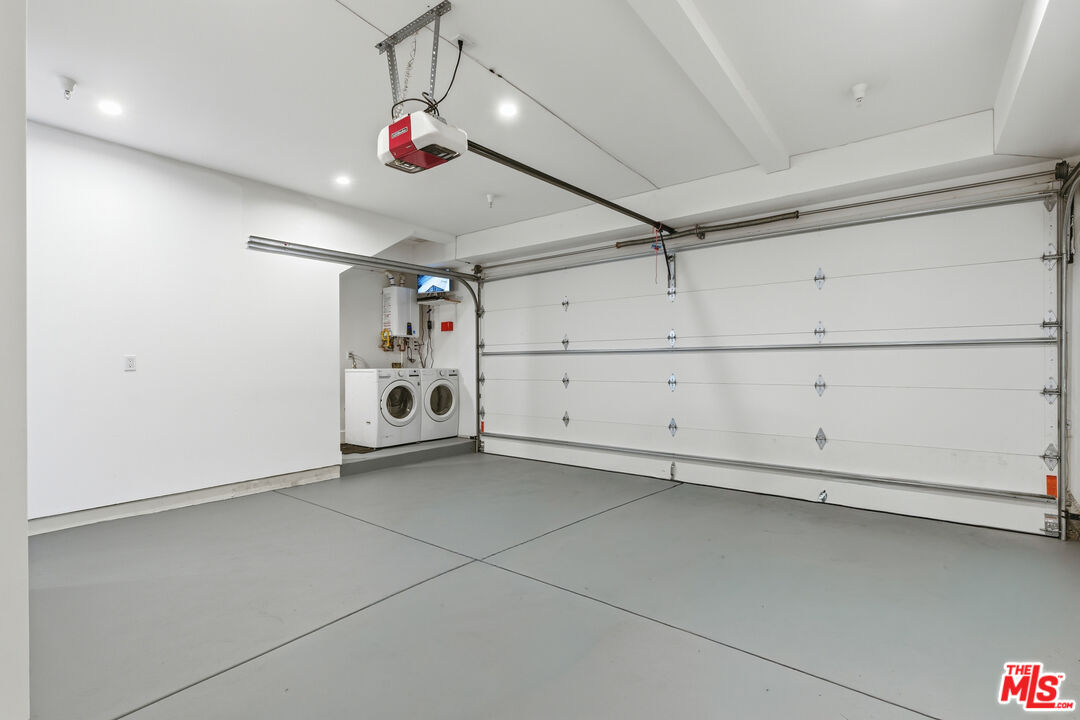 13822 Oxnard Street Van Nuys, CA 91401 - Photo 19 of 23 a view of a garage