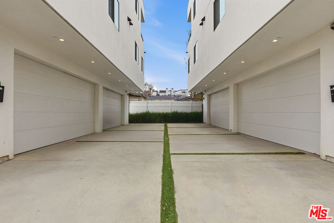 13822 Oxnard Street Van Nuys, CA 91401 - Photo 20 of 23