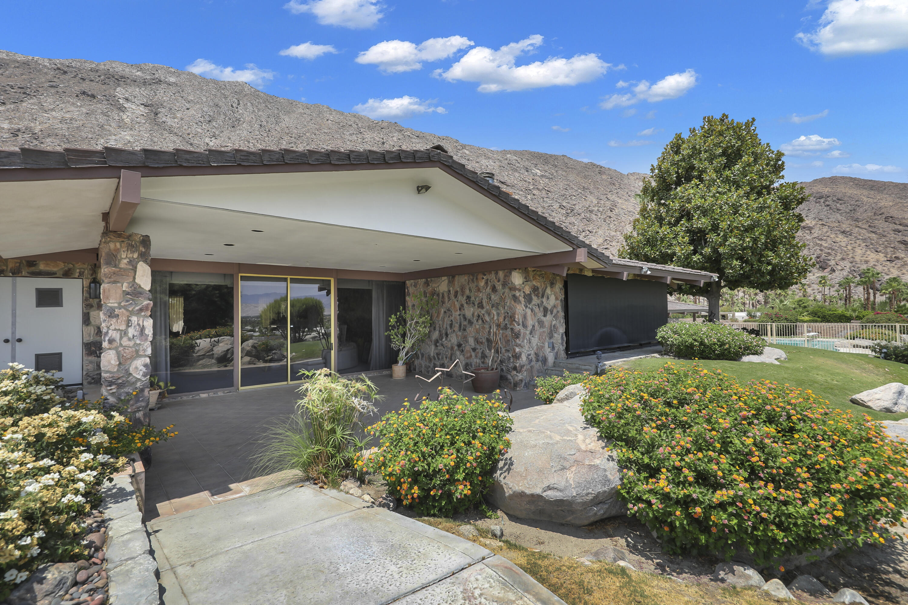 770 South La Mirada Road Palm Springs, CA 92264 - Photo 19 of 39 a front view of a house with garden