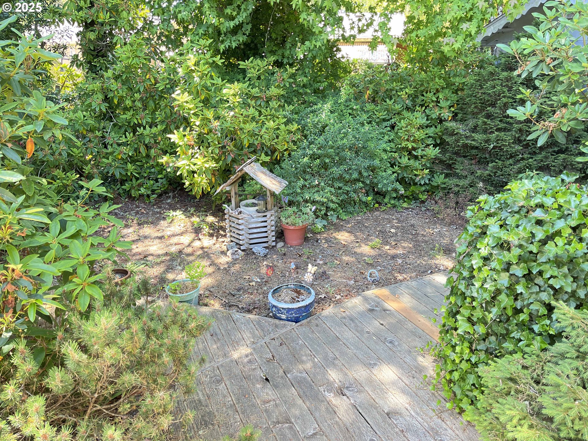 1600 Rhododendron Drive, Unit 261 Florence, OR 97439 - Photo 39 of 42 a backyard of a house with lots of green space