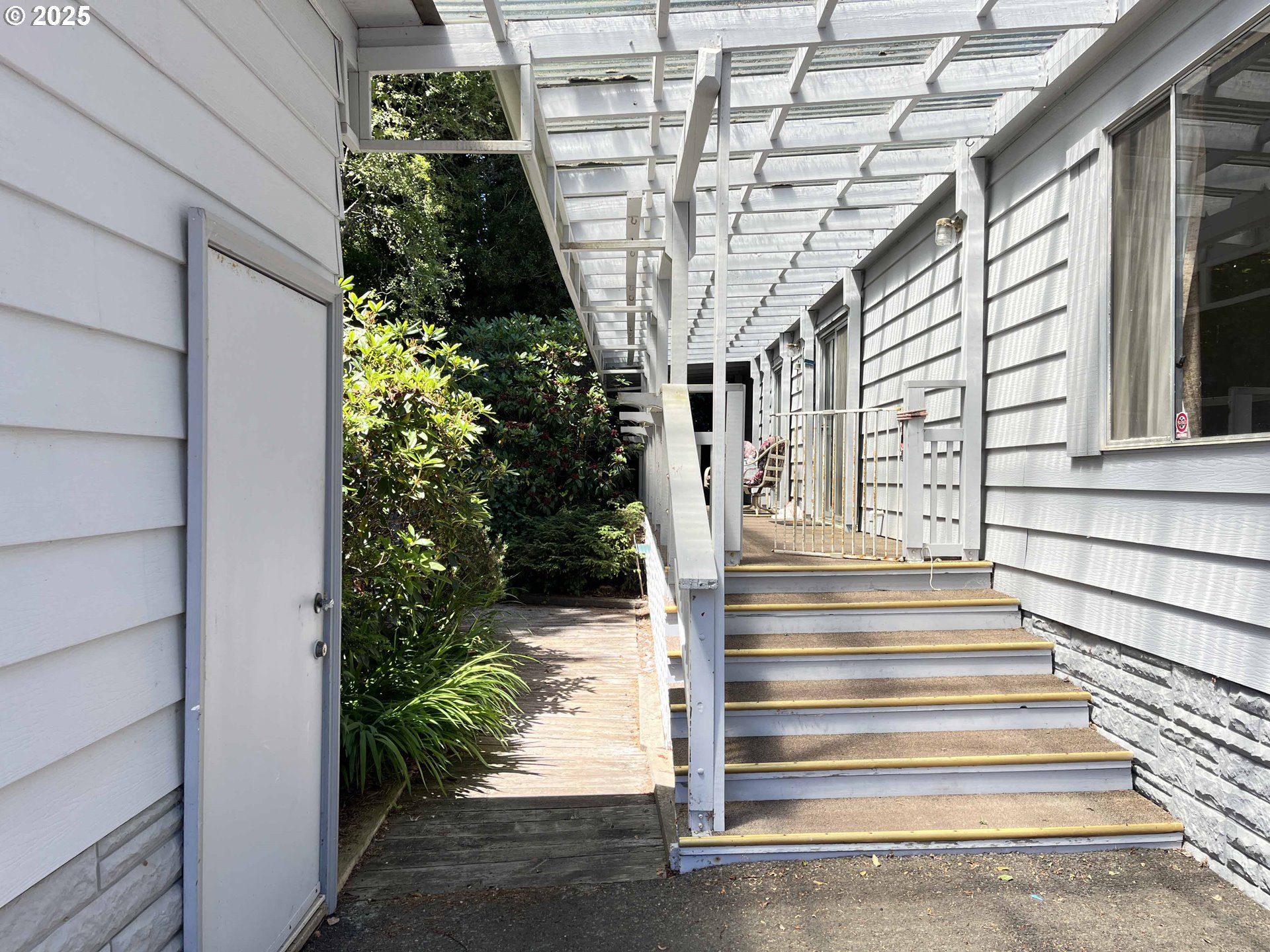1600 Rhododendron Drive, Unit 261 Florence, OR 97439 - Photo 7 of 42 a view of entryway with a front door