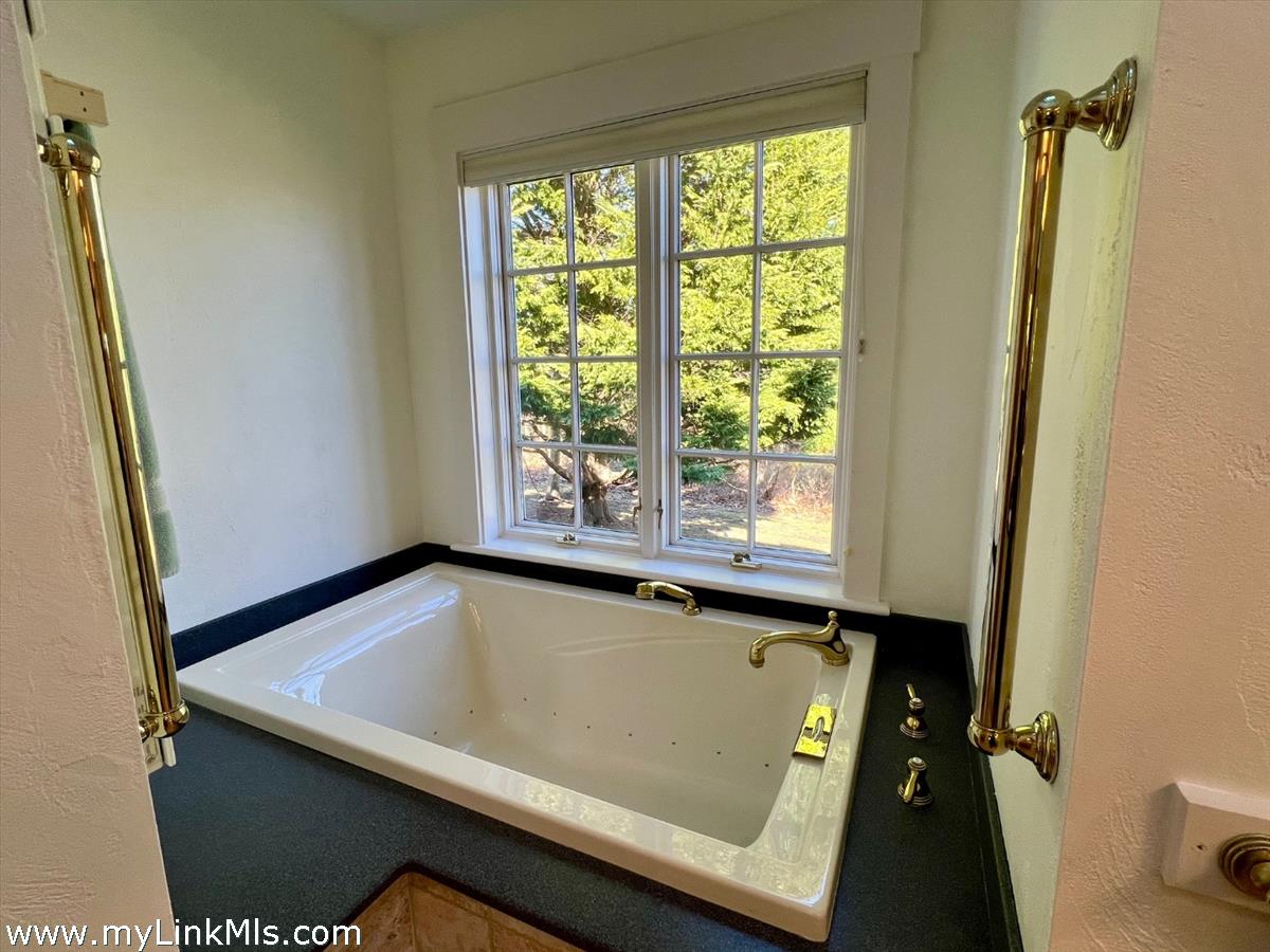300 N Road Chilmark, MA 02535 - Photo 12 of 38