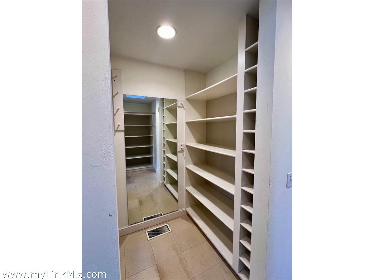 300 N Road Chilmark, MA 02535 - Photo 13 of 38