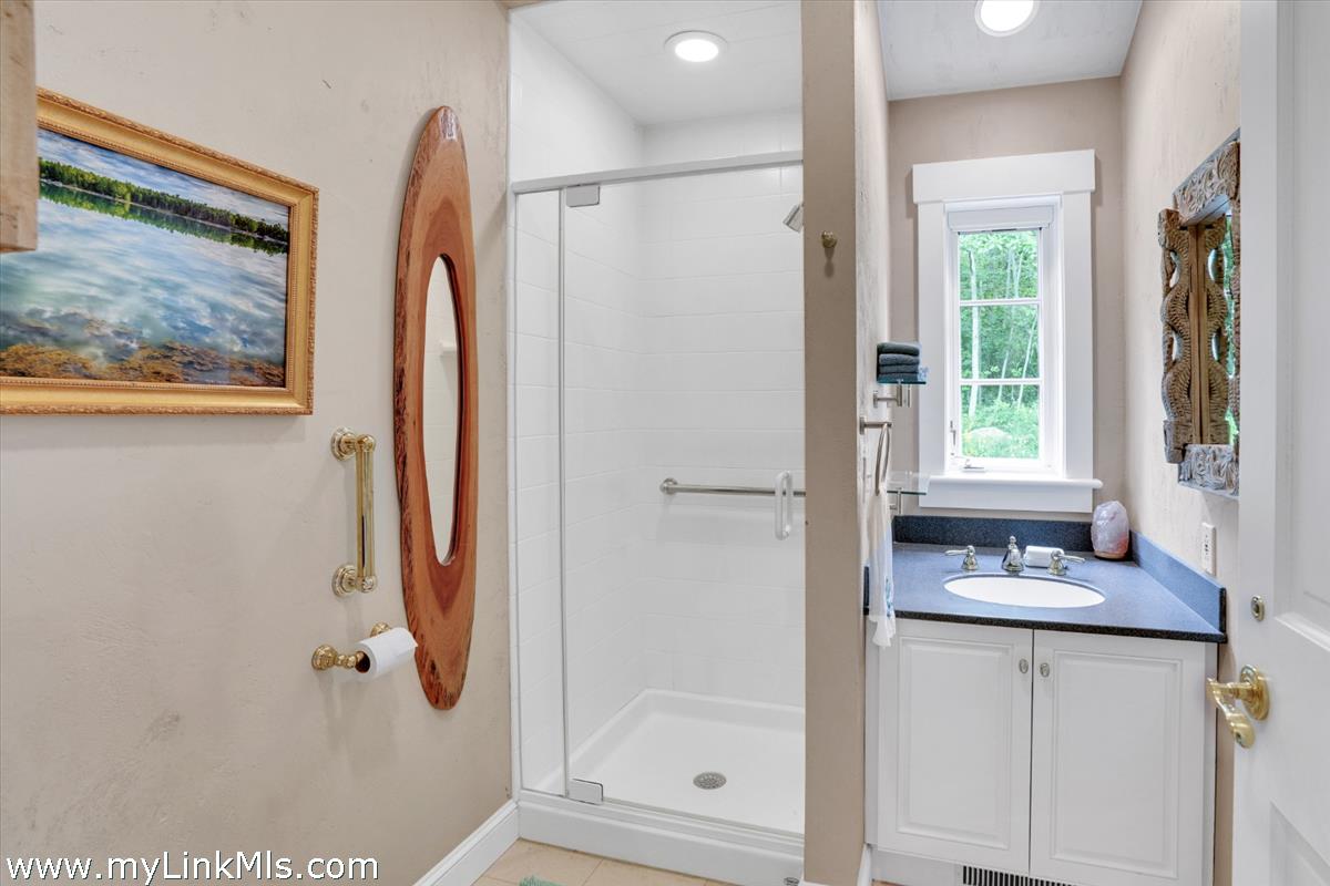 300 N Road Chilmark, MA 02535 - Photo 15 of 38