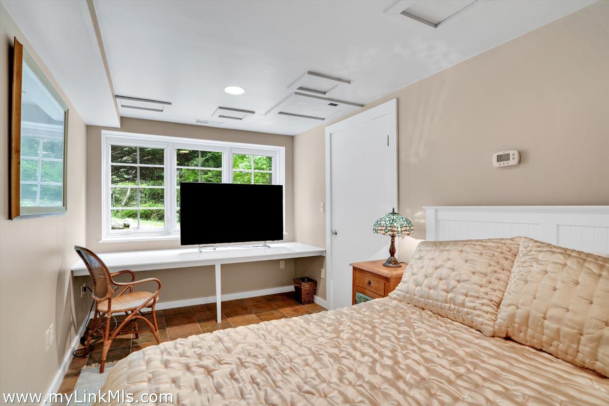 300 N Road Chilmark, MA 02535 - Photo 24 of 38