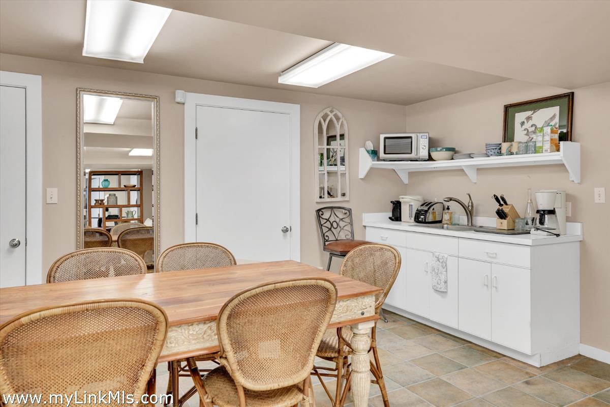 300 N Road Chilmark, MA 02535 - Photo 25 of 38