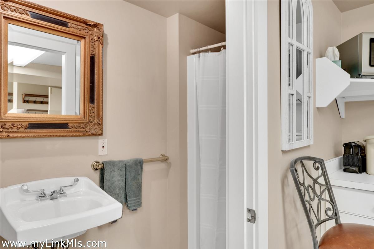 300 N Road Chilmark, MA 02535 - Photo 26 of 38