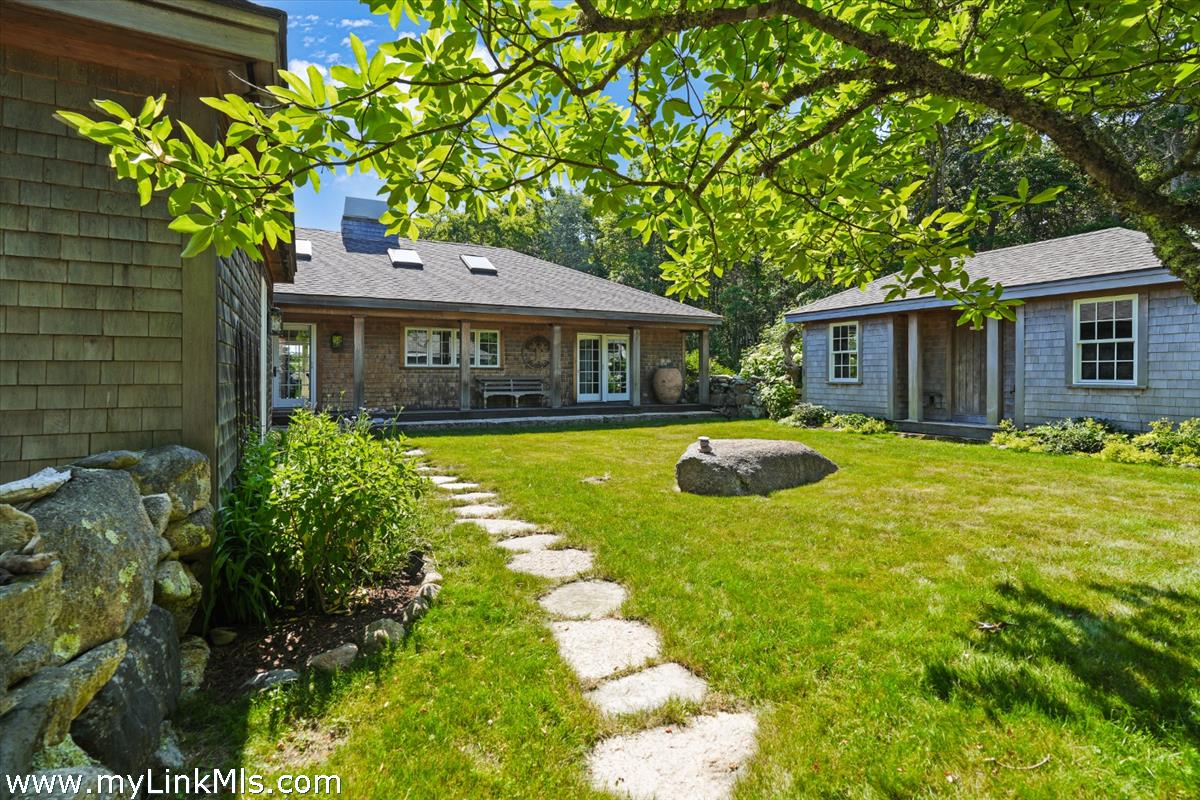 300 N Road Chilmark, MA 02535 - Photo 3 of 38