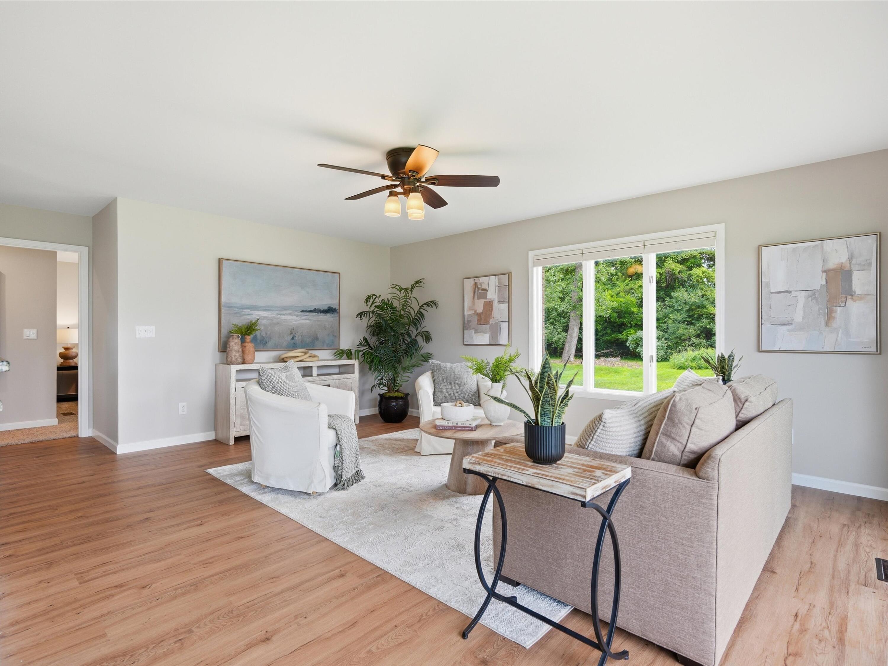 11243 Wynns Road Pinckney, MI 48169 - Photo 5 of 43 Living Room
