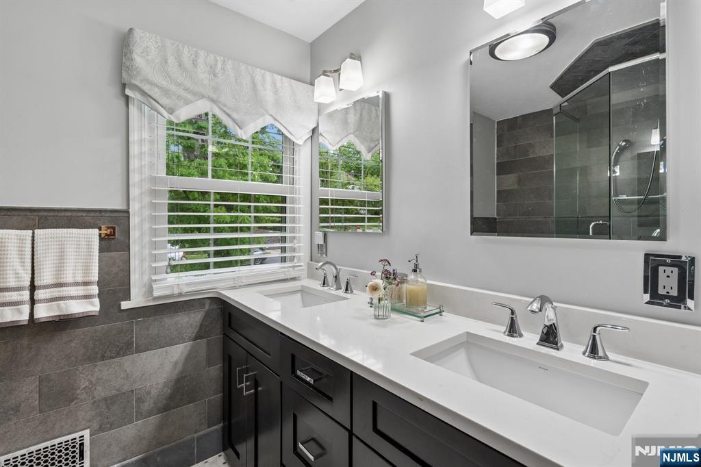81 Mountain Road Verona, NJ 07044 - Photo 15 of 31