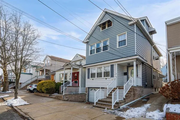 $2,000 | 102 West 43rd Street, Unit 2, Bayonne, NJ 07002