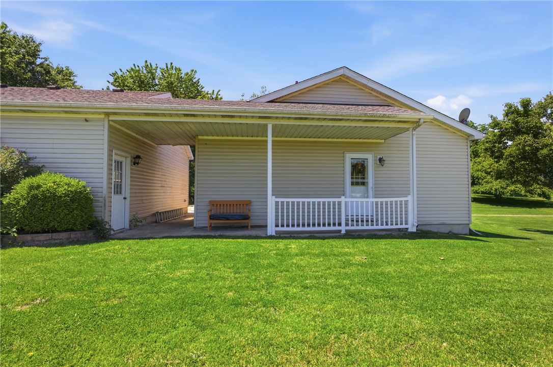 9 Oak Point Neoga, IL 62447 - Photo 4 of 32