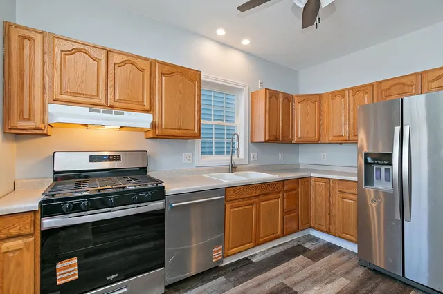 $179,900 | 329 South 10th Street, DeKalb, IL 60115