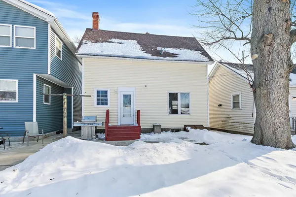 $175,000 | 329 South 10th Street, DeKalb, IL 60115
