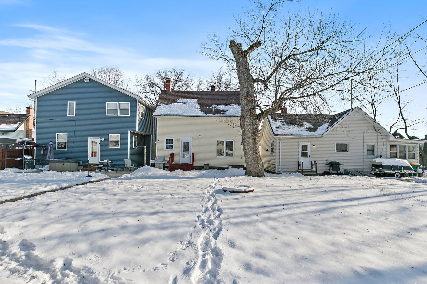 329 South 10th Street DeKalb, IL 60115 - Photo 23 of 25 a front view of a house with a yard and garage