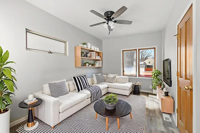 $179,900 | 329 South 10th Street, DeKalb, IL 60115