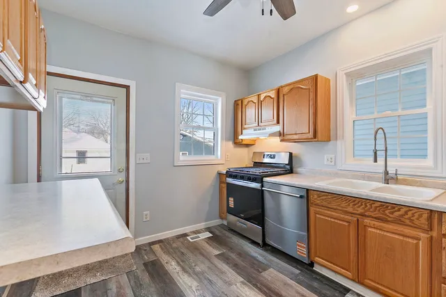 $179,900 | 329 South 10th Street, DeKalb, IL 60115